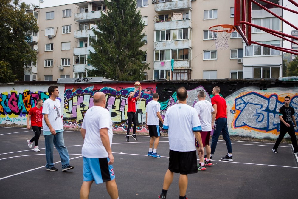 uspješno završen projekat „za više košarke“ - obnovljena četiri košarkaška terena u tuzli